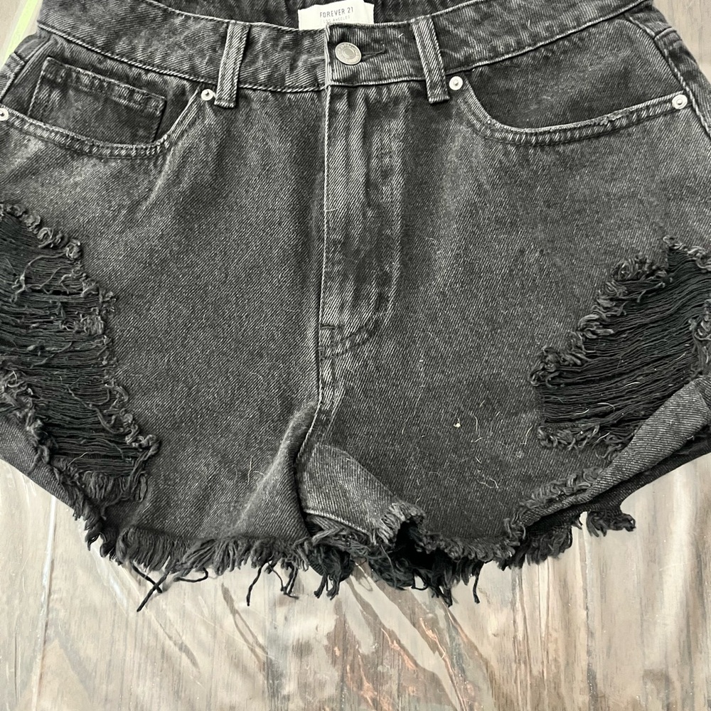 🔴 CLEARANCE LAST‎ CALL!

Forever 21 Charcoal Distressed Jean Shorts